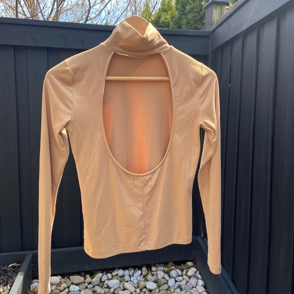 Urban Outfitters long sleeved turtle neck - Picture 2 of 5